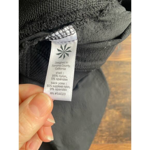Athleta Trekkie Capri Pants Black Ripstop Cargo Utility Hiking Camp Sz 12 - Picture 5 of 12
